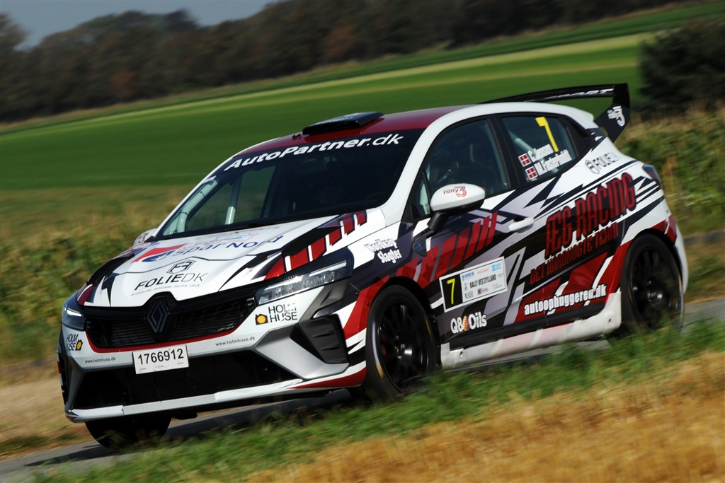 Selv om Carsten Jensen og Michael Fasterholdt er sikre på titlen i Rally3-klassen, er de ved Rally Stoholm stadig med i topkampen i Dansk Super Rally.
(Foto: Morten Alstrup)